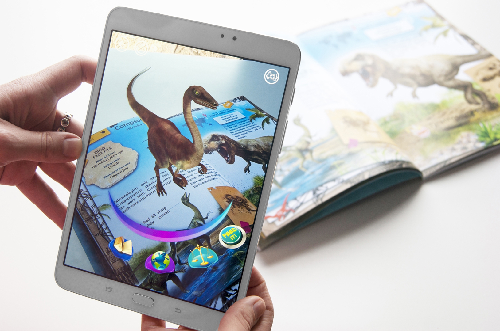 Динозавры. 4D Энциклопедия в дополненной реальности (Аверьянов В.)